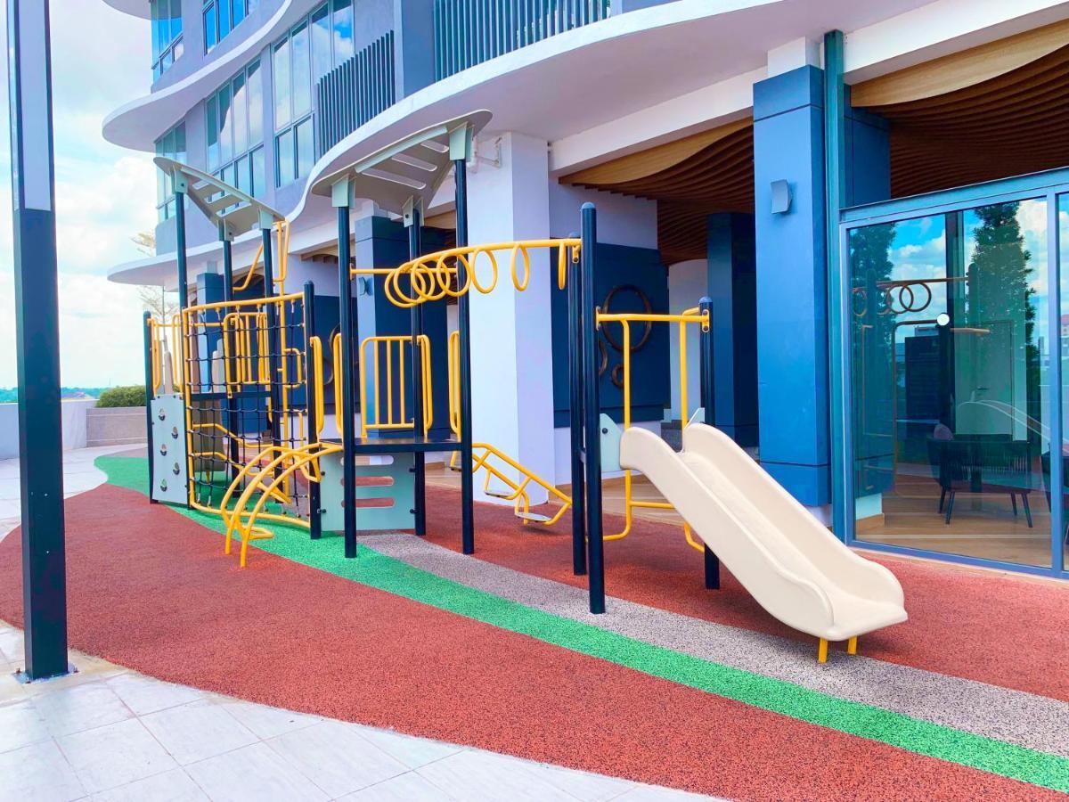 Netflix Two Bedroom Troika Kota Bharu Homestay 182 Екстер'єр фото