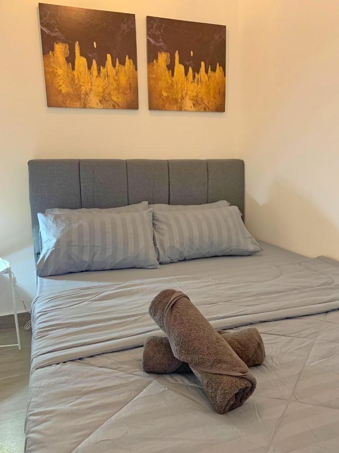 Netflix Two Bedroom Troika Kota Bharu Homestay 182 Екстер'єр фото