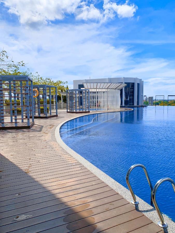 Netflix Two Bedroom Troika Kota Bharu Homestay 182 Екстер'єр фото