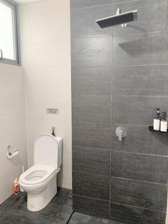 Netflix Two Bedroom Troika Kota Bharu Homestay 182 Екстер'єр фото