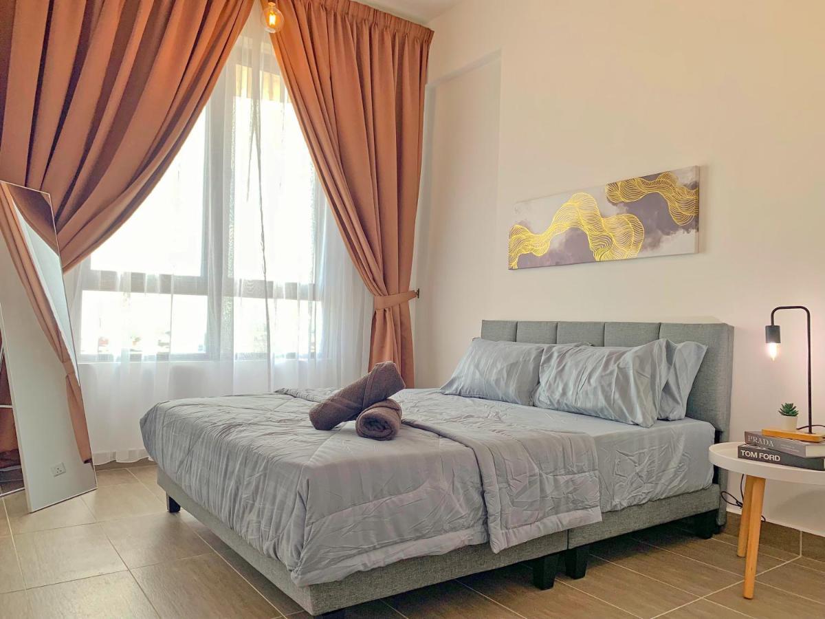 Netflix Two Bedroom Troika Kota Bharu Homestay 182 Екстер'єр фото